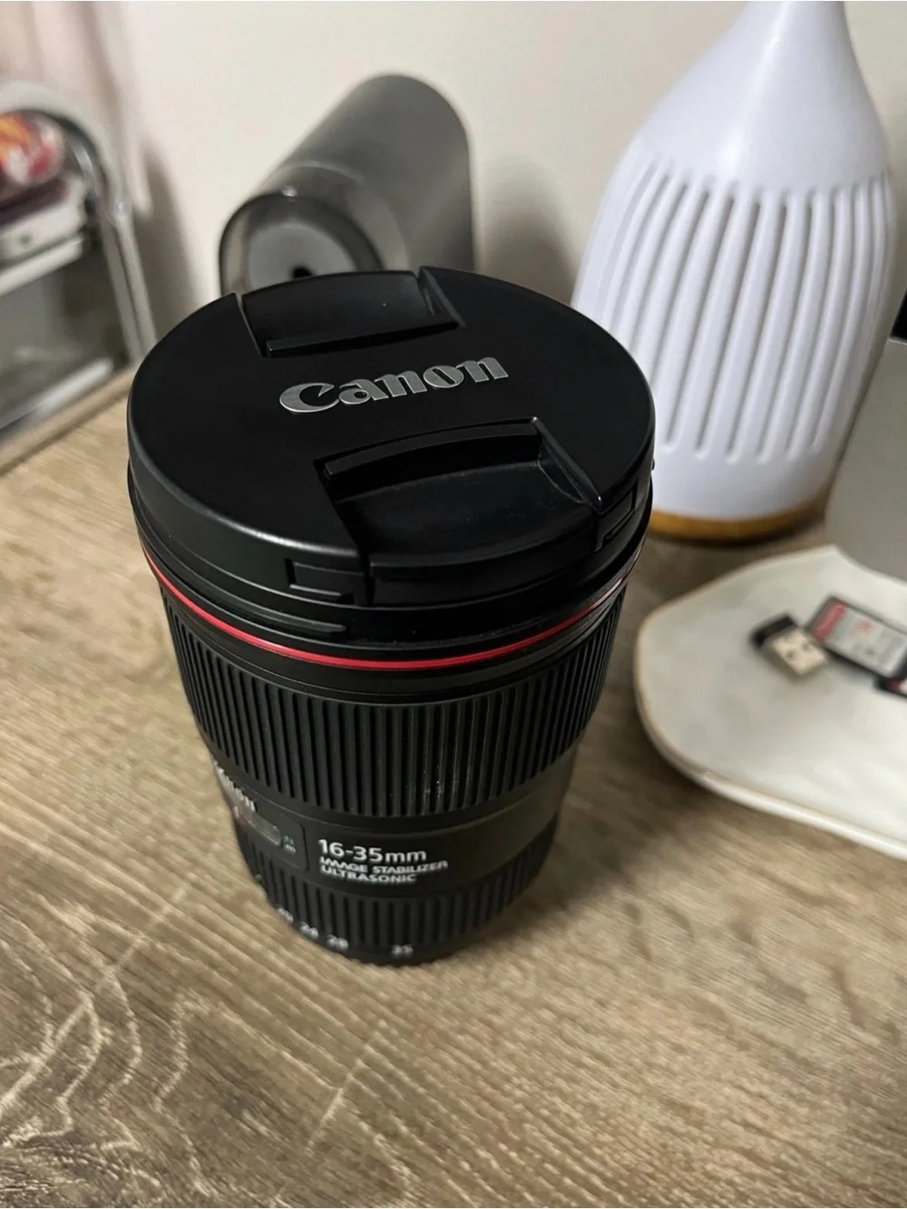 Canon EF 16-35mm f/4L is usm lens